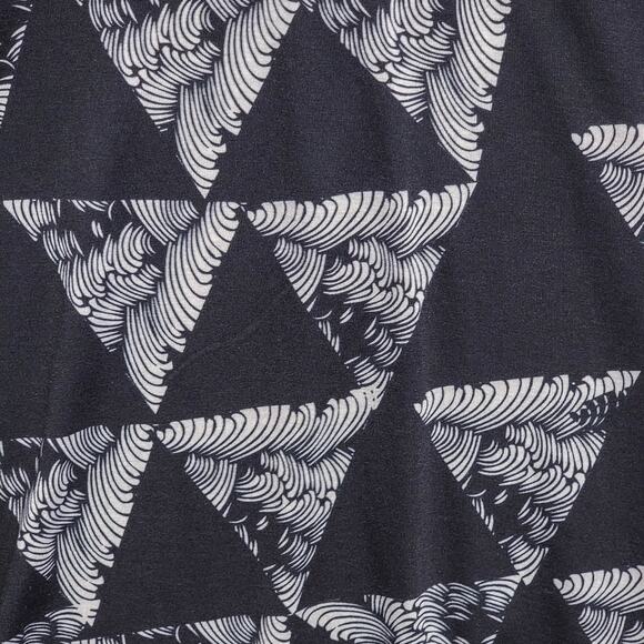 LuLaRoe Perfect T XXS Wave Triangles Black Grey Geometric Swing Tunic Tee Top - Picture 3 of 8